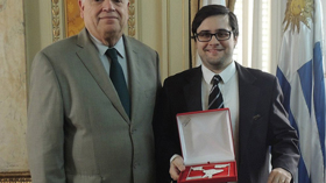 Abogado uruguayo recibe primer premio en concurso internacional sobre ética judicial de manos del Presidente de la SCJ