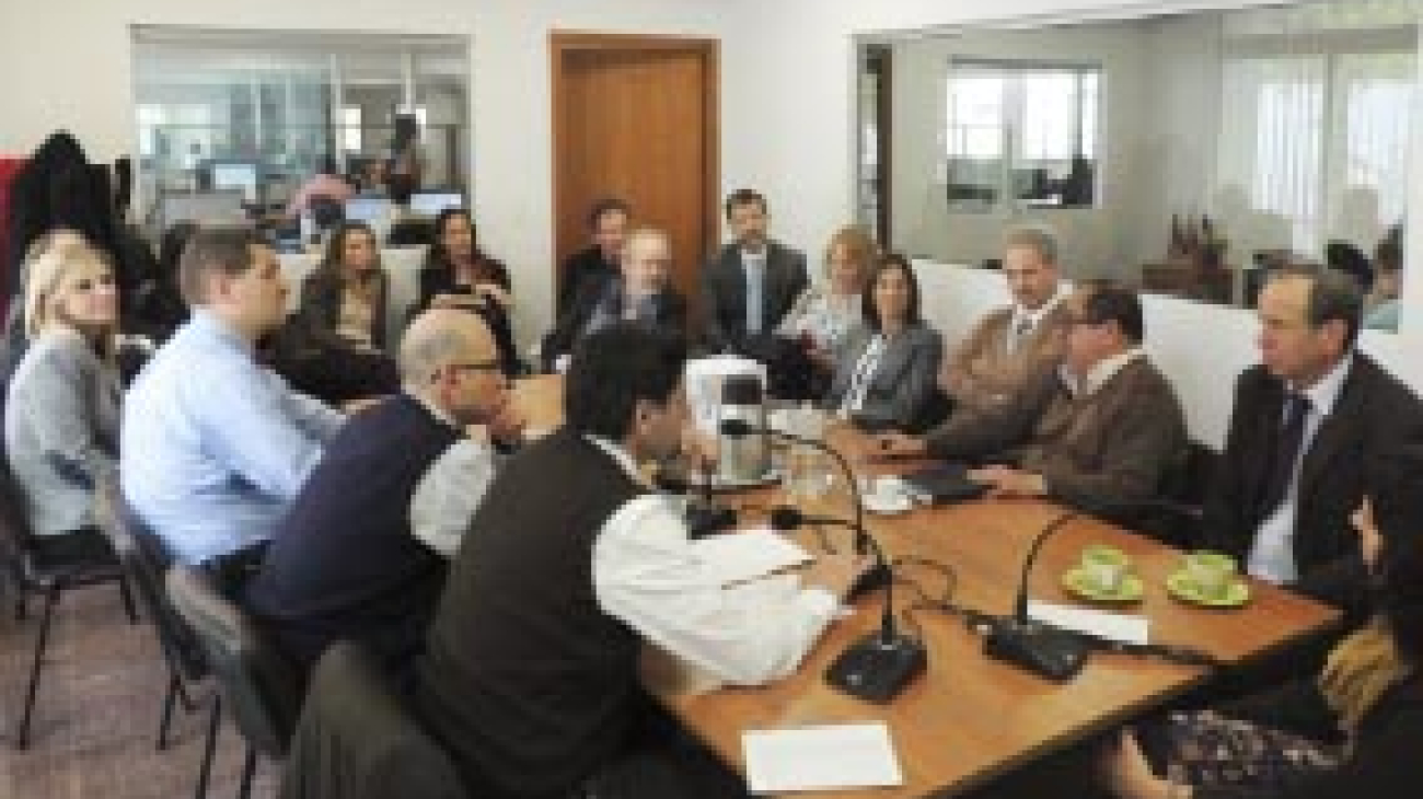 Ministros de Tribunal y técnicos de División Tecnología se reunieron para evaluar sistema Audire