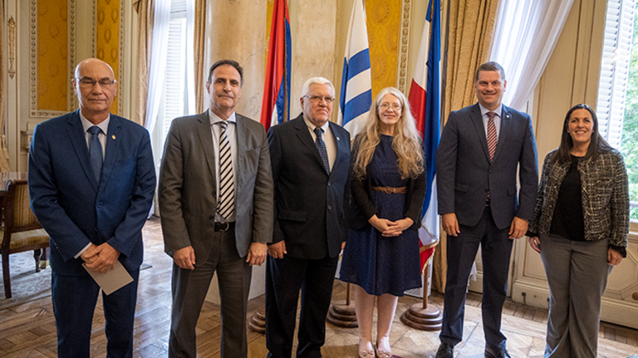 embajada-britanica-perez-pesce-garce