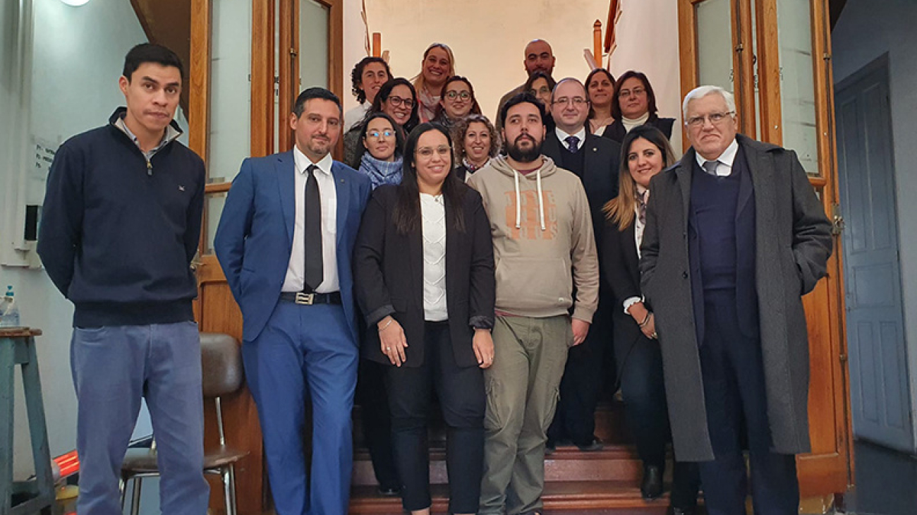 El Presidente de la SCJ, Dr. John Pérez Brignani, con funcionarios de los juzgados letrados de Flores