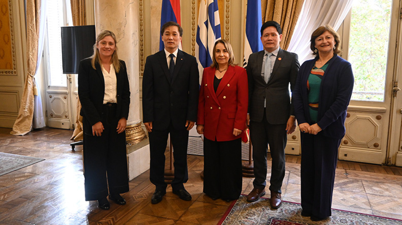 De izquierda a derecha: Maricarmen Pérez, Nguyen Khanh Ngoc, Doris Morales, Nguyen Huu Huyen y Karina Vigilante.