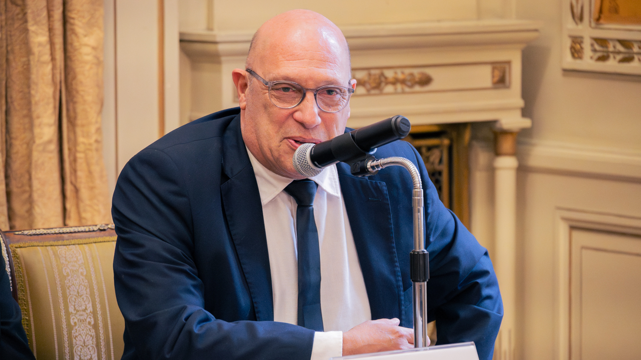 Dr. Álvaro França